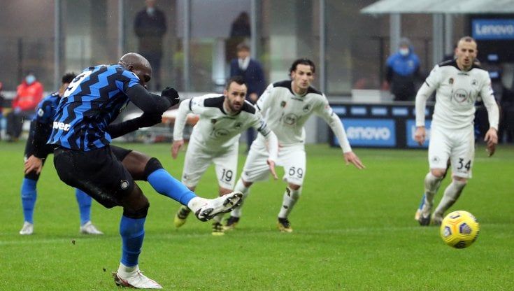 Inter-Spezia 2-1, Hakimi e Lukaku firmano il sesto successo consecutivo