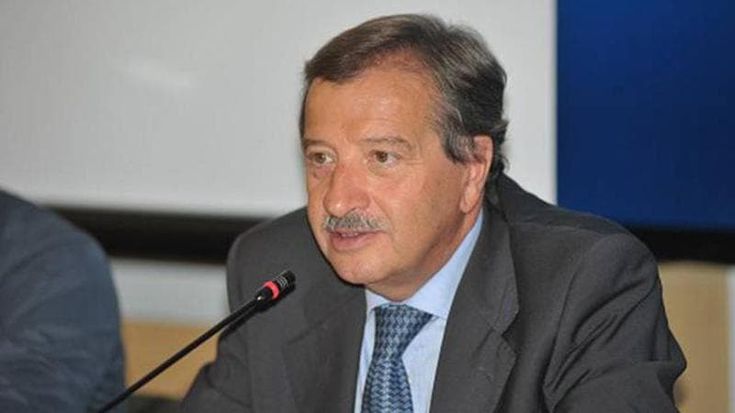 Santa Marinella, cade il sindaco Pietro Tidei: nove consiglieri firmano le dimissioni dal notaio