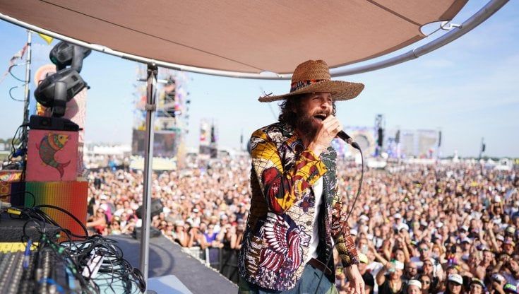 Jovanotti saluta la primavera con 'I love you baby'
