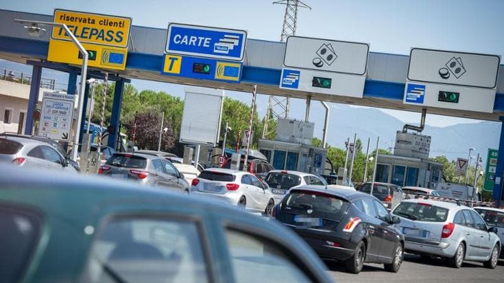 Via ai rincari in autostrada per effetto dell’inflazione: 55 euro per il Monte Bianco