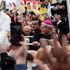 Parigi val bene una messa: 800mila abbracci per Papa Leone