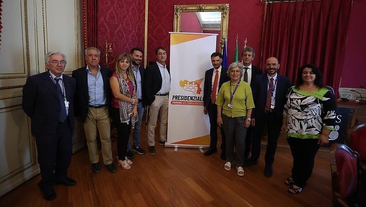 Pd, M5S e sinistra siglano l'accordo: in Sicilia primarie unitarie il 23 luglio