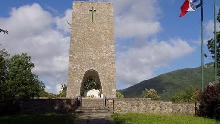 Sant’Anna di Stazzema, il sindaco scrive a Meloni: “Con gli accorpamenti si cancella l’intitolazione della scuola ai martiri della strage nazista”