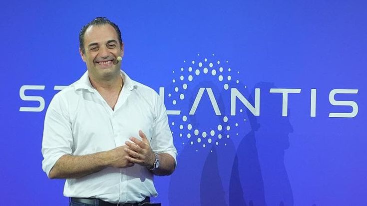 Stellantis, nel 2025 il più pagato è sempre Tavares con 12 milioni. A Filosa meno della metà