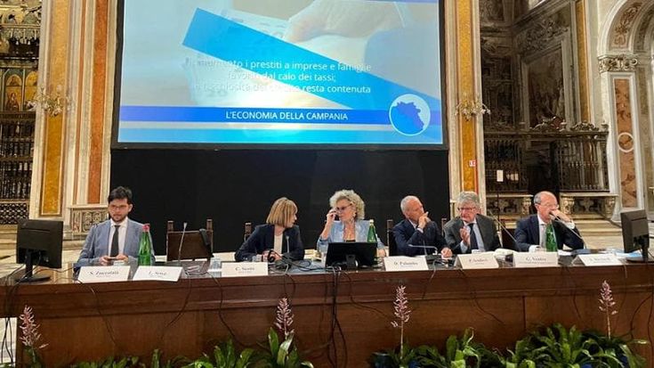 Campania, il Pil cresce ma i giovani emigrano e pesa il divario digitale