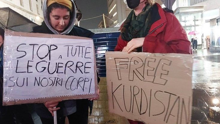 Curdi, corteo a Napoli contro la guerra di Erdogan