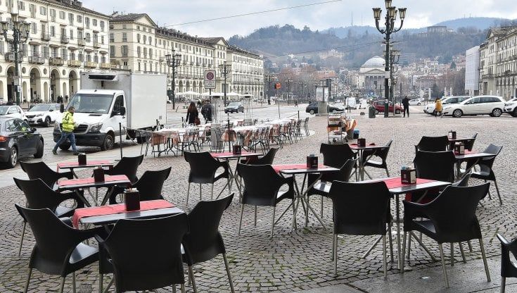 La battaglia dei ristoranti. I governatori insistono: "Nel Dpcm chiederemo le aperture serali in zona gialla"