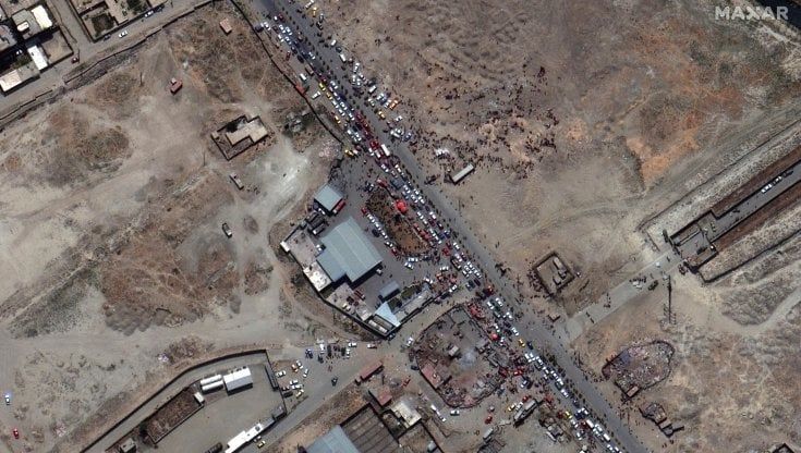 Kabul, partono gli ultimi voli ma in migliaia restano fuori. Blinken: "Possibilità di un attacco Isis all'aeroporto molto reale"