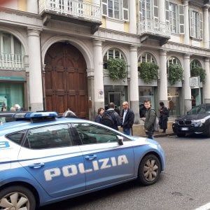 Il tecnico dell'ascensore trova un uomo morto nella tromba in corso Matteotti