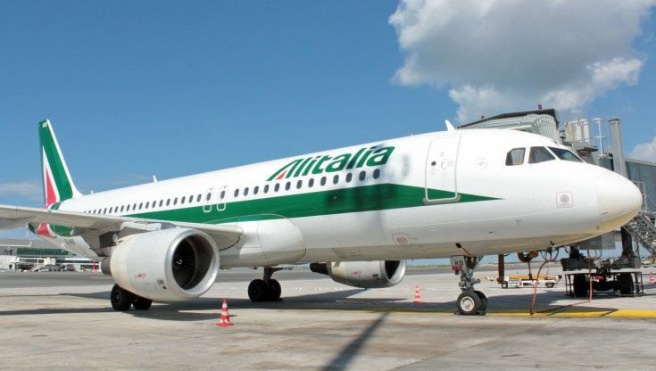 Alitalia, partenza in salita per Ita. I sindacati: "Vuole mani libere sul contratto, governo intervenga"
