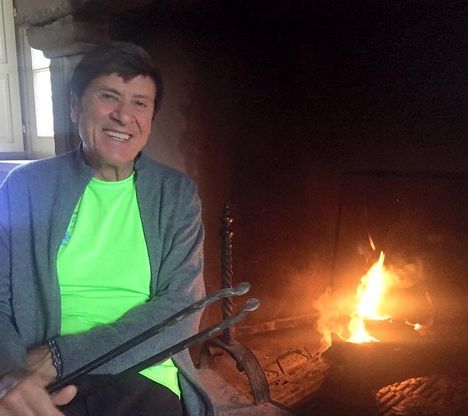 Gianni Morandi, incidente in casa e tre costole rotte: "Poteva andare peggio..."