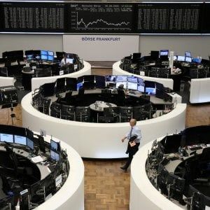 Le Borse di oggi, 21 agosto. Frenano gli indici Pmi dell'Eurozona, listini in calo