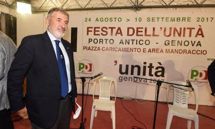 Sorrisi e applausi, l'esordio del sindaco Bucci alla festa dell'Unità