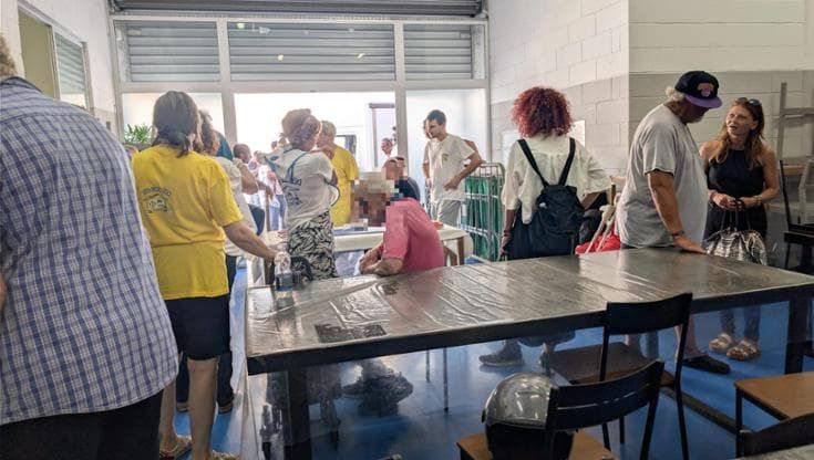 Bari, la festa di Incontra con i senza fissa dimora aiutati nei giorni roventi. “Ma non finisce qui”