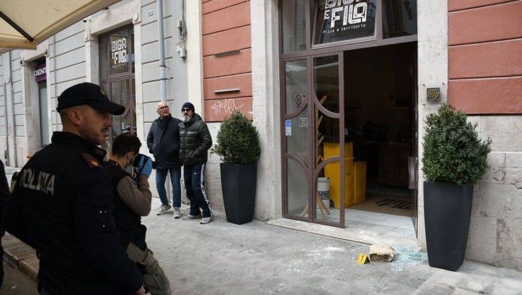 Bari, furto con spaccata nella pizzeria Biga&Fila inaugurata a gennaio in via Argiro: portati via la cassa con 400 euro e un tablet