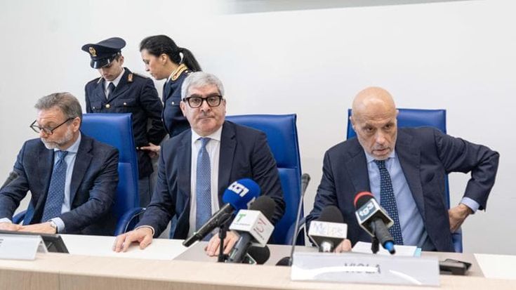 Omicidio Mansouri, l’arresto del poliziotto che sparò al pusher a Rogoredo: “Può uccidere ancora”