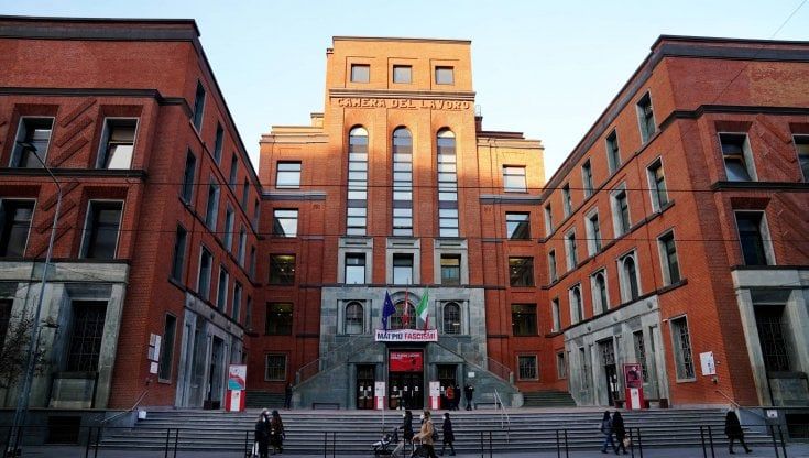 Primo maggio, a Milano il 74% dei nuovi assunti è precario. Nell'area metropolitana persi 10mila posti di lavoro in 5 anni 