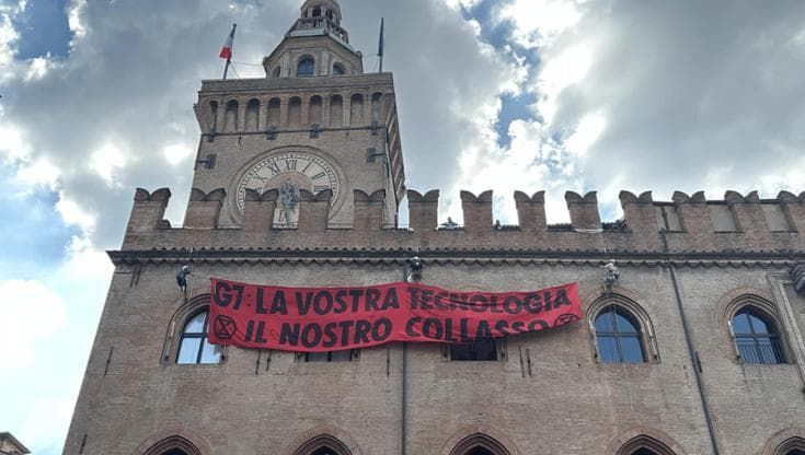 Blitz a Palazzo d’Accursio, archiviazione per 21 attivisti di Extinction Rebellion
