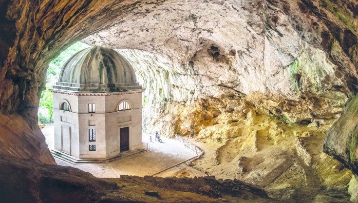 Paesaggio Italia. Nelle Marche, tra storia e infinito