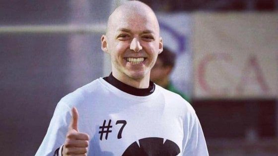 "Troppo dolore, vado in sedazione": il post del calciatore 27enne malato di cancro