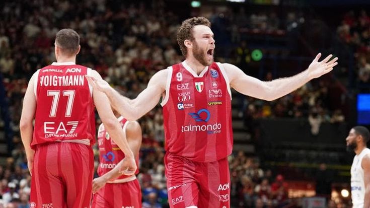 Basket, semifinali play-off: gara-1 è di Milano, a Brescia non basta super Della Valle