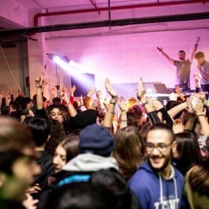 Roma, SpinTime e la polemica sulla festa L'ultimo nel grattacielo: "La Questura venga a verificare se siamo in regola"