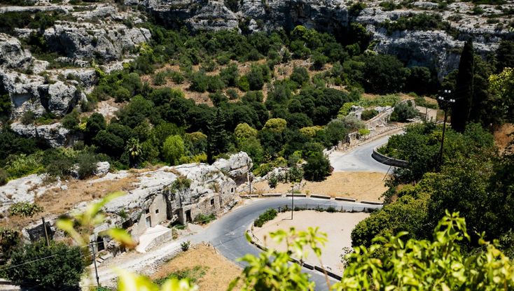 A Ispica, in provincia di Ragusa, la tipografia scavata nella roccia. Foto