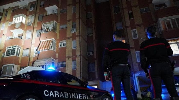 Marcianise, un adulto accoltella un tredicenne nel parcheggio di un centro commerciale