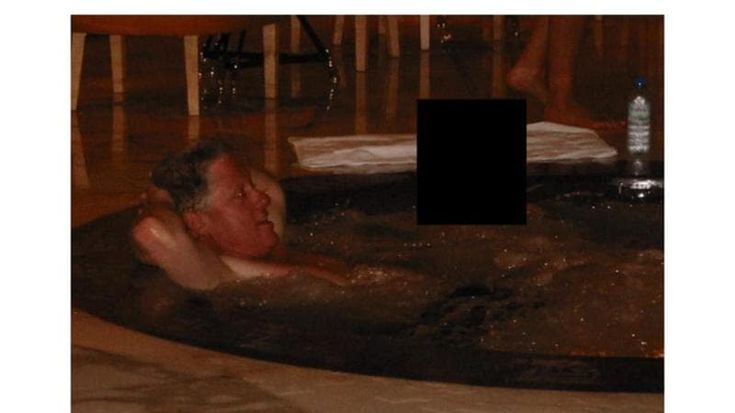 Epstein, Clinton al Congresso: “Non avevo idea dei suoi crimini. Abusi anche nella mia famiglia”