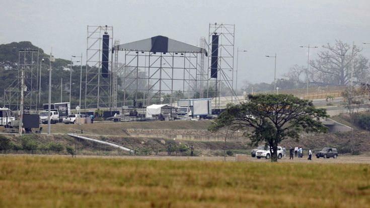 Venezuela, una “Woodstock” sul ponte assediato per sfidare Maduro