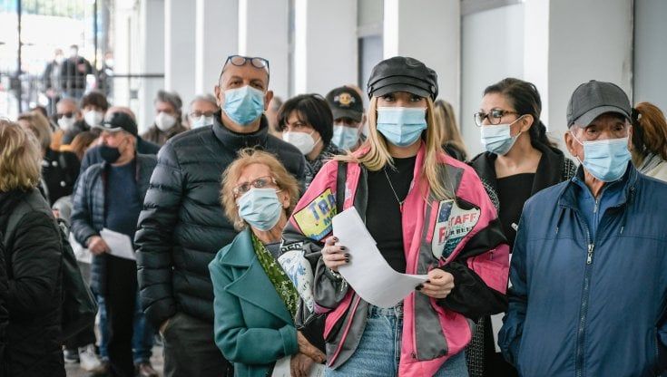 Vaccini, i trucchi per potere avere Pfizer. La nuova frontiera dei saltafila