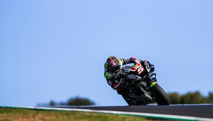 MotoGp, si rivede la Ducati: Zarco il più veloce, bene l'Aprilia. Valentino cade