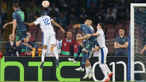 Napoli-Dnipro 1-1, una rete in fuorigioco gela gli azzurri