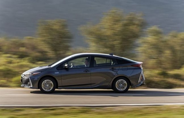 Nuova Prius Plug-in Hybrid, benzina addio