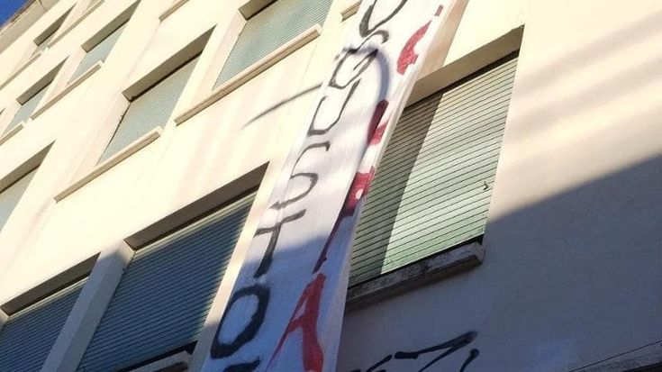 L’onda pro Pal nei licei non si ferma: occupati anche l’Augusto e il Plauto