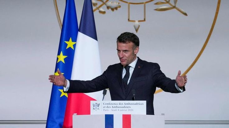 Macron che Trump ingrandisce. Meloni, mai un’intervista vera