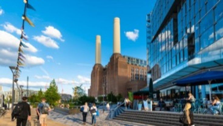 Londra, la mitica Battersea Power Station della copertina di "Animals" dei Pink Floyd trasformata in condominio di lusso