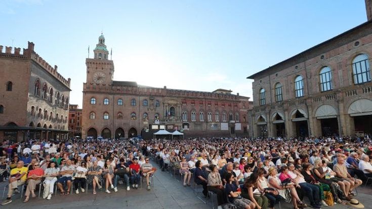 Repubblica delle idee 2026, la diretta. Elly Schlein in piazza con Orfeo. È record di presenze: in 55mila ai nostri eventi
