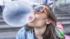 Dal ponte di Brooklyn allo spazio: tutte le curiosità sulla gomma da masticare