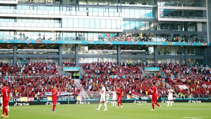 Europei, Danimarca-Belgio: l'urlo dello stadio e l'applauso per Eriksen, così è stato cancellato quel terribile silenzio