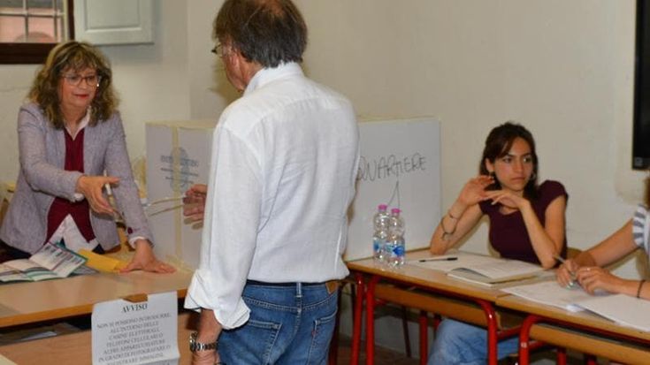 Le strategie per il ballottaggio, M5S spera in un segnale dal Pd