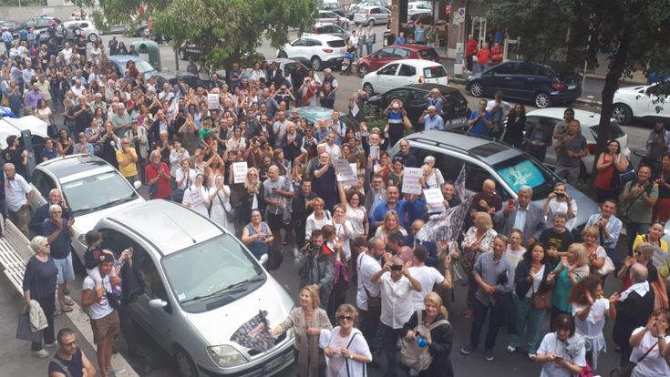 Ostia, nella piazza dei boss la solidarietà alla cronista minacciata