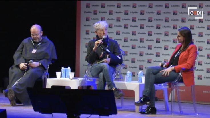 Intelligenza artificiale tra minacce e opportunità: “Servono regole. Il lavoro non morirà ma più spazio ai filosofi”