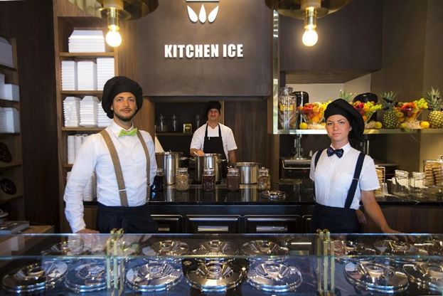 A Riccione il gelato bolle in pentola