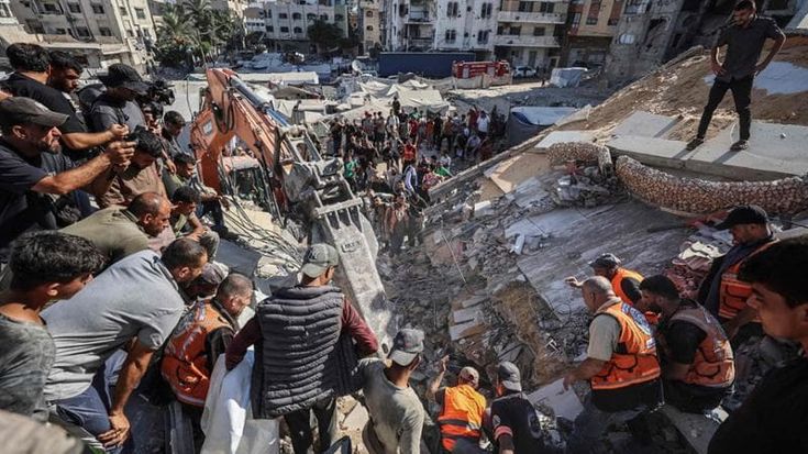 Gaza, crolla un palazzo: almeno 20 i morti tra cui 8 bambini