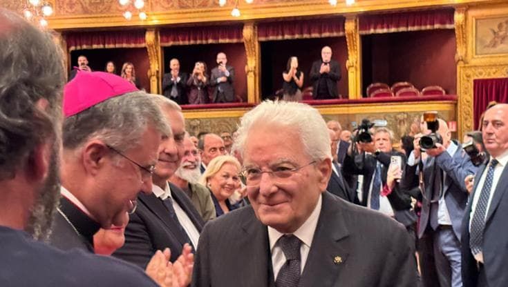 Mattarella al teatro Massimo per il film su Biagio Conte ma la proiezione si inceppa