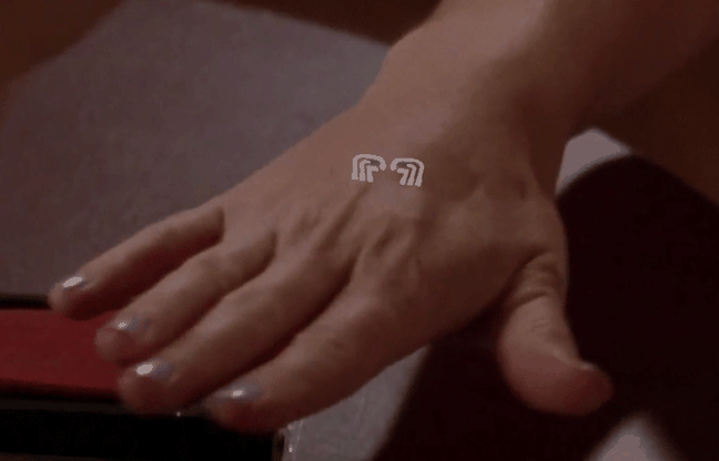Etilometro addio, arriva il tatuaggio che si illumina