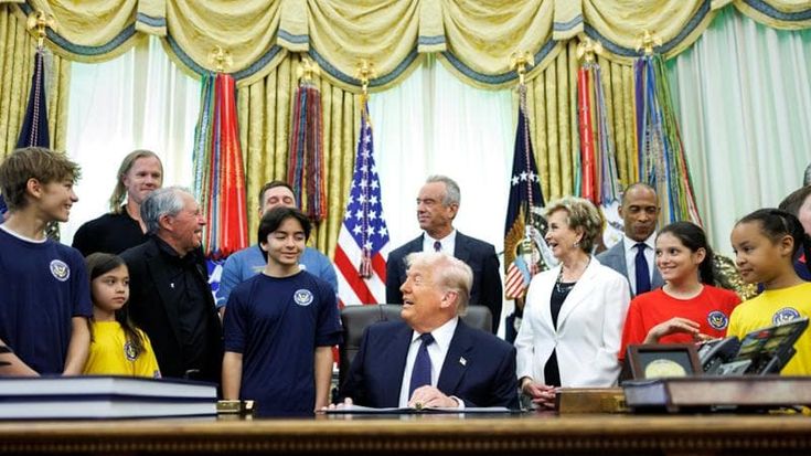 Trump attacca ancora il Papa: “Vuole l’atomica per l’Iran e mette in pericolo i cattolici”