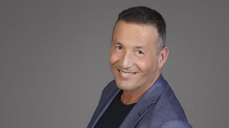 Alessandro Greco: “Quanti alti e bassi ma nella mia carriera ho rifiutato cose che non mi convincevano. Ora torno in tv e devo ringraziare la fede, la gavetta e Raffaella Carrà”