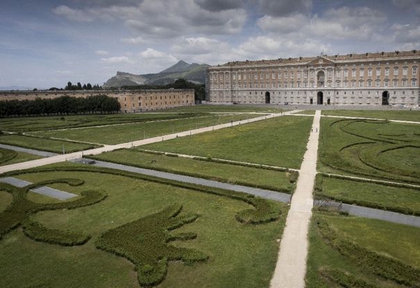 La Reggia Caserta torna a splendere: ultimato il restauro delle facciate